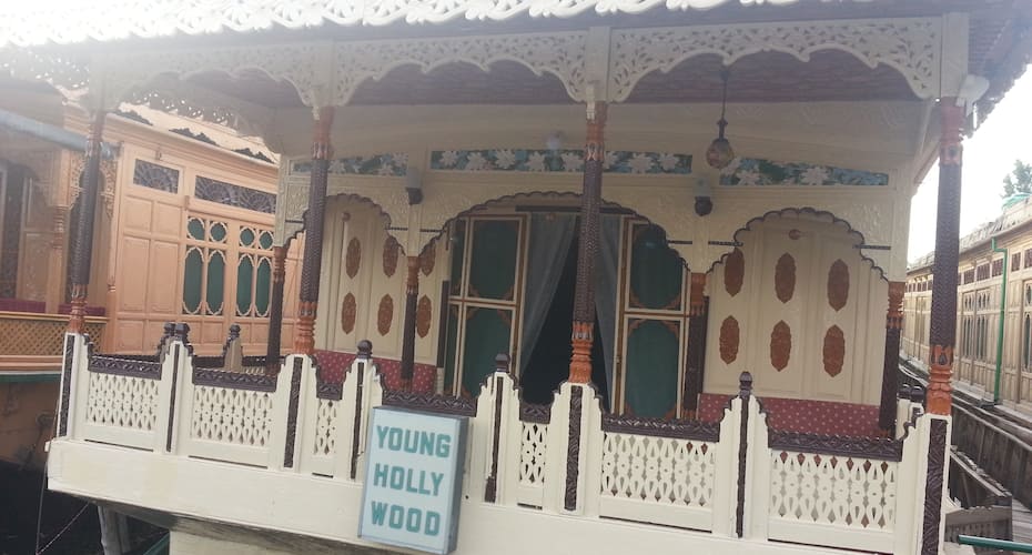 Young Hollywood House Boat, Srinagar 2